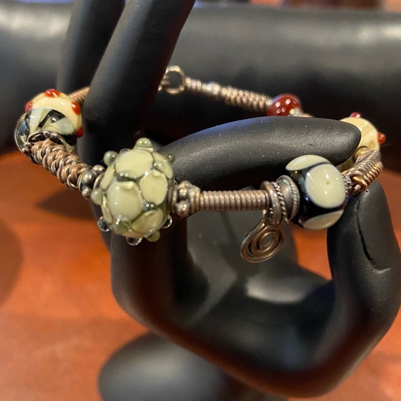 Women’s Artisan Bracelet - Picture 2 of 2